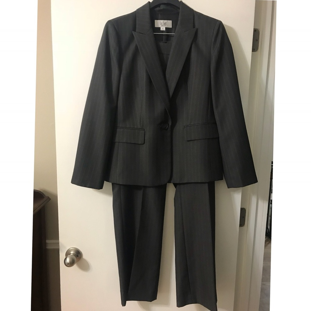 LeSuit pinstripe pantsuit size 12P!